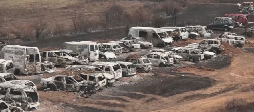 Digjen shumë makina në zjarrin që përfshiu tre parqe automjetesh në Veleshtë të Strugës
