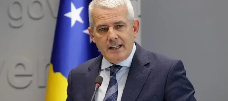 Sveçla: Grupe të maskuara po ndalojnë veturat dhe legjitimojnë udhëtarët në prani të policisë serbe
