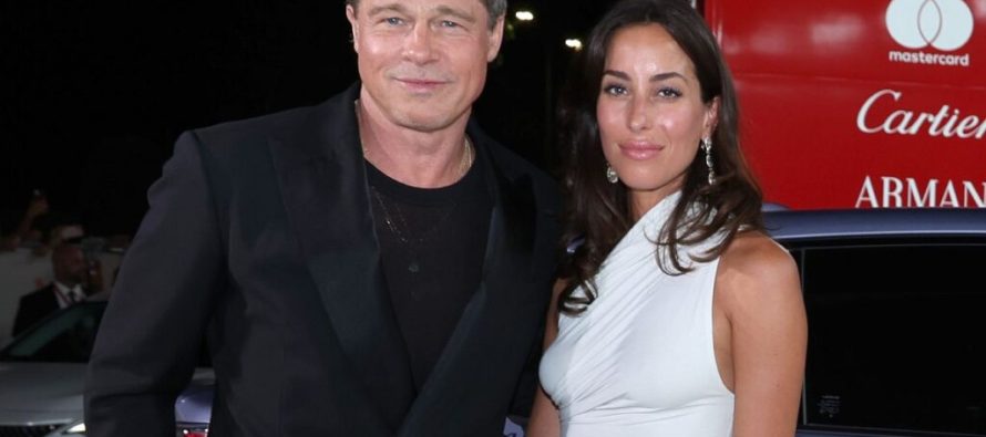 Brad Pitt s’mban më sekrete, del në tapetin e kuq me partneren e re