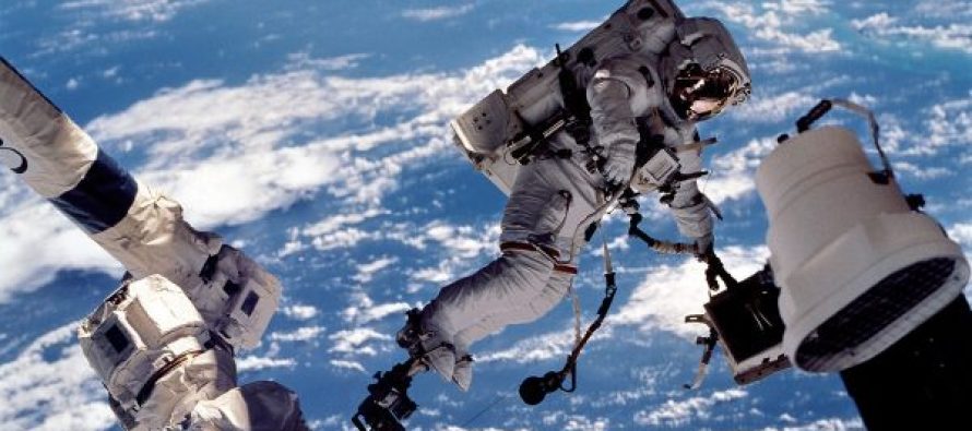 Si i ndryshon astronautët udhëtimi në hapësirë?!