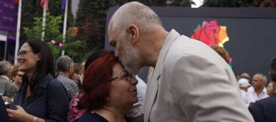 Sulmi absurd ndaj 800 mijë mbështetësve socialistë