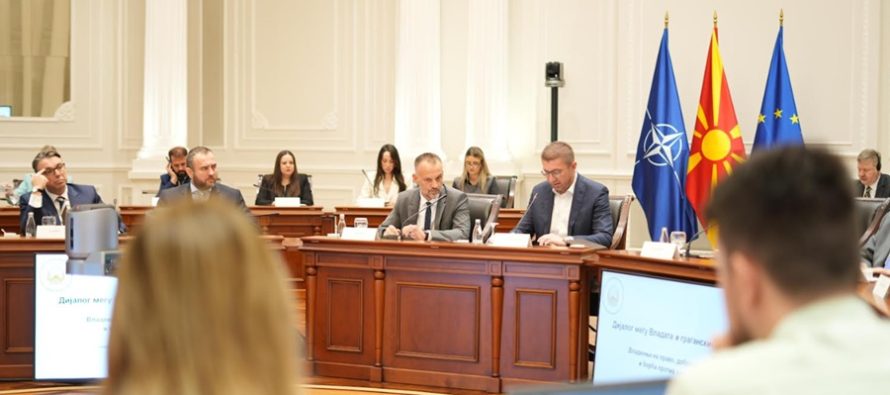 Fetai dhe Mickoski, prezantuan në dialogun midis Qeverisë dhe sektorit civil për shtetin e së drejtës
