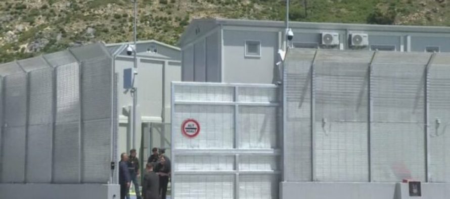 Kampet e emigrantëve në Shqipëri pritet të hapen në tetor, flet Ministri i Brendshëm italian