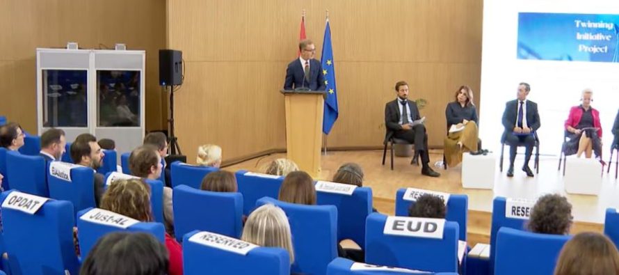 “Shqipërisë i duhet të konsolidojë reformën në drejtësi”- Mesazhi i ambasadorit të BE: Lufta kundër korrupsionit dhe krimit të organizuar, përparësi e integrimit