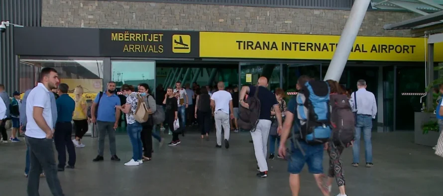 Në gusht, 3.1 milionë vizitorë/ INSTAT tregon shifrat. Rritje me 50% të vizitave për biznes