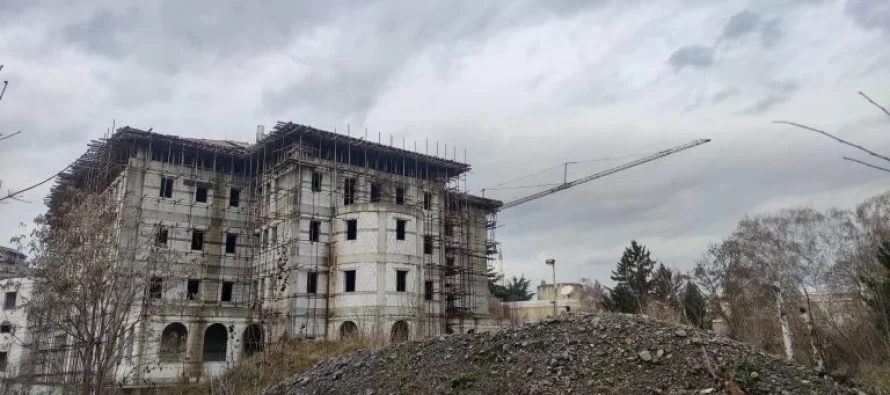 Shkup, studentët kërkojnë dizajn të ri për ndërtesat FShIIK dhe FEFSSh, nuk duan barok