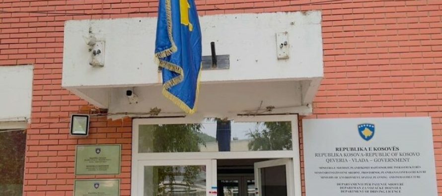 Simbolet e Kosovës vendosen në ish-komunën paralele të Mitrovicës