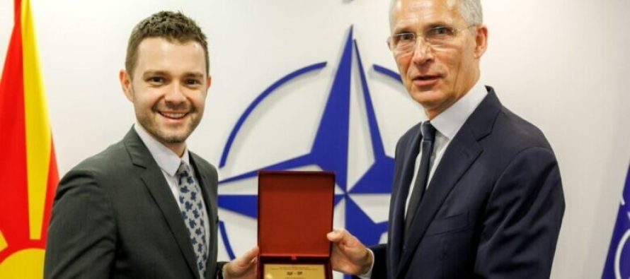 Mucunski-Stoltenberg: Roli juaj i rëndësishëm në vitet e trazuara forcoi dhe modernizoi NATO-n