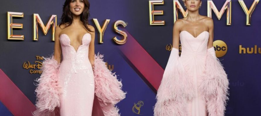 Rita Ora dhe Eiza Gonzalez kishin veshje pothuajse identike në “Emmy Awards 2024”