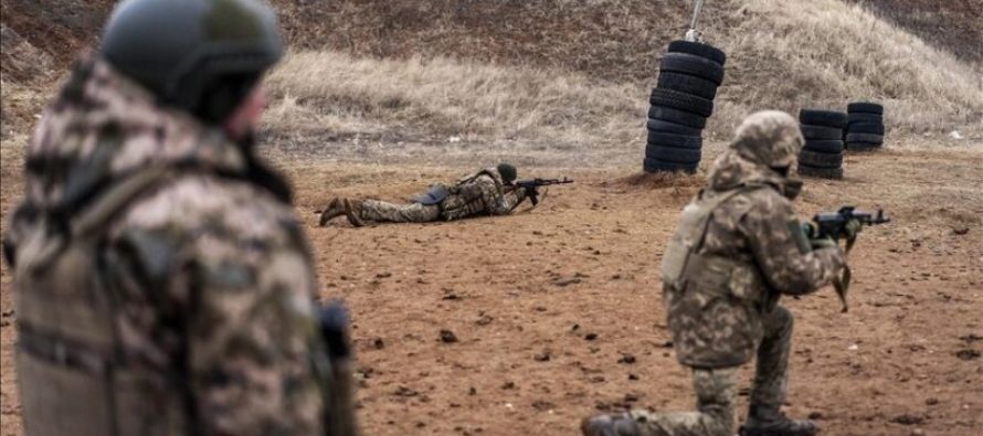 Polonia thotë se e ka “detyrë” të rrëzojë raketat ruse mbi Ukrainë para se ato të hyjnë në hapësirën e saj ajrore