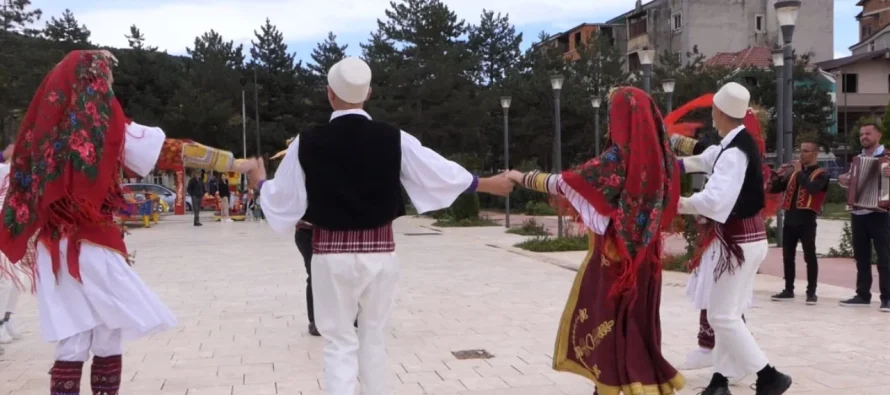 Vallja e Rrajcës/ Ansambli i Përrenjasit merr çmimin e parë në Festivalin Internacional të Folklorit në Itali