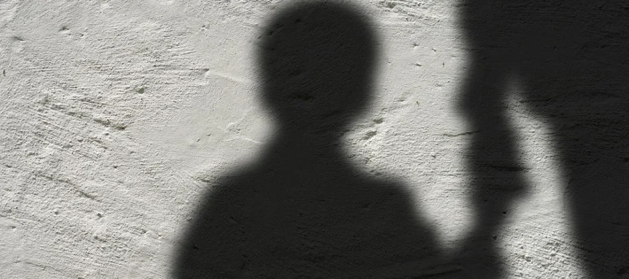Ministrja sqaroi që mbi një mijë asistentë pritet të jenë në shkolla, ndërsa për konkursin i fajësoi shkollat