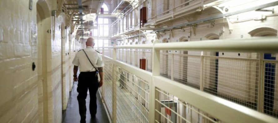 “Mbipopullim i burgjeve”, Britania piketon shtetin e BE-së për t’i dërguar të dënuarit e tepërt