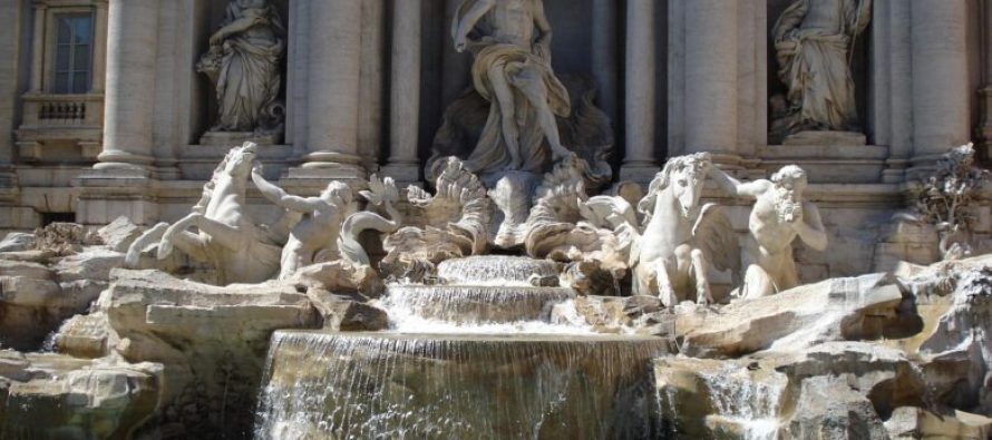 Roma gati për të vendosur bileta për turistët që vizitojnë shatërvanin e Trevit