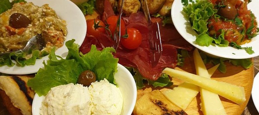 Çfarë u ofrohet klientëve në objektet gastronomike? Të dhëna shqetësuese!