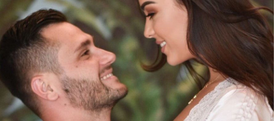 Drejt divorcit: Bes Kallaku dhe Xhensila Myrtezaj fotografohen në Gjykatë