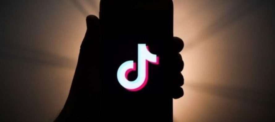 TikTok shkurton qindra vende pune në zhvendosje të fokusit drejt monitorimit të përmbajtjes me AI