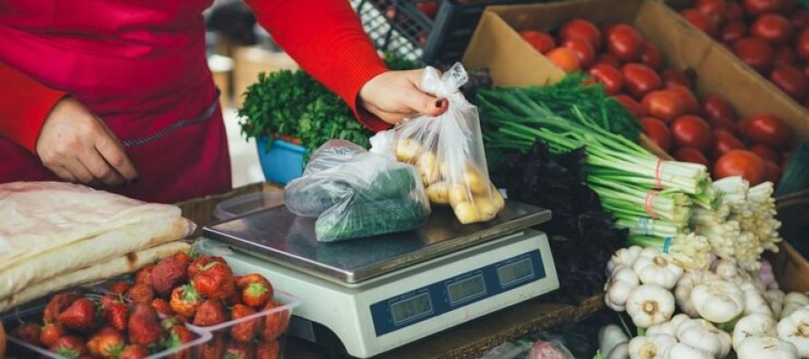 Blerje me gram: Varfëri apo nevoja për sasi të vogla ushqimi të freskët?