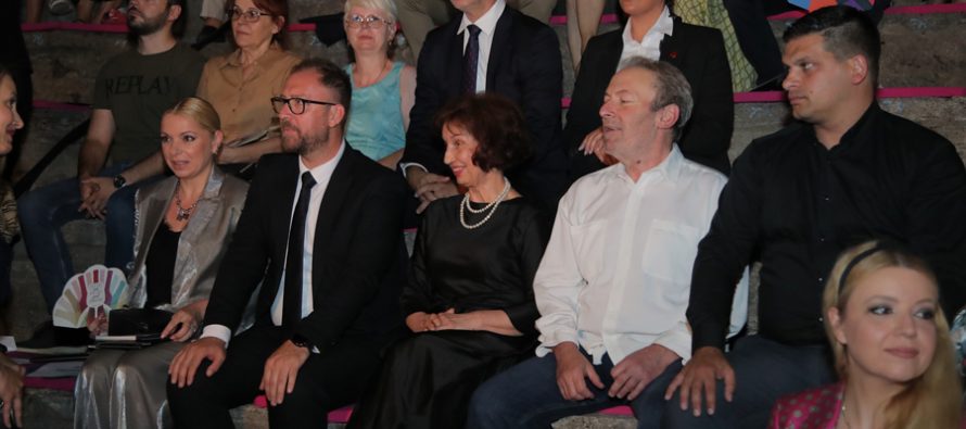 “Vera e Ohrit”, Ministria e Kulturës nuk i paguan rrogat