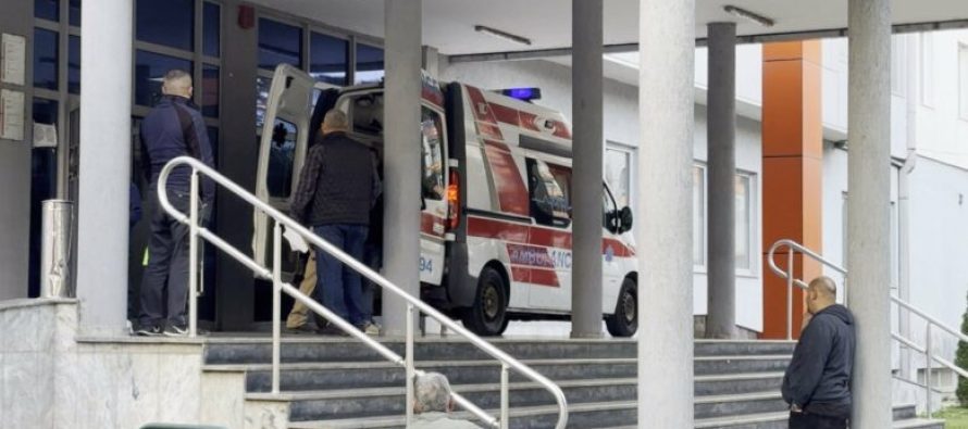 Këto janë detajet e reja nga vdekja e nënës me të bijën në Sllatinë, bashkëshorti dhe djali i mitur dërgohen në spital
