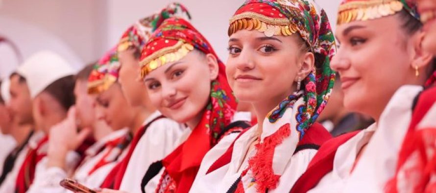 Vjeshta në Klos, panair produktesh lokale dhe festival folklorik