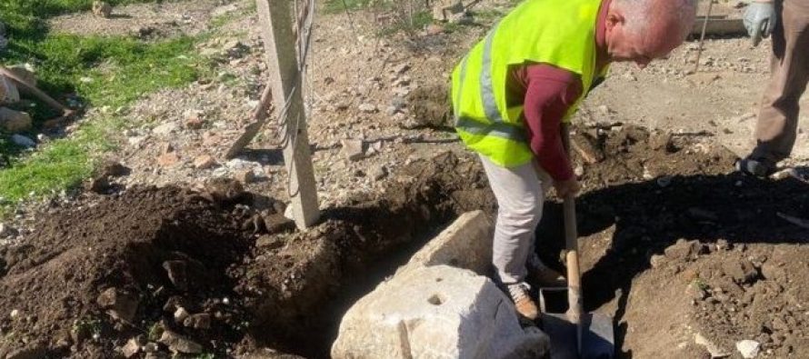 Zbulohet një skulpturë antike në Amantia