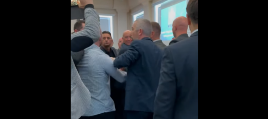Tensione mes PDK dhe VV në mbledhjen e kryetarëve të Komunave