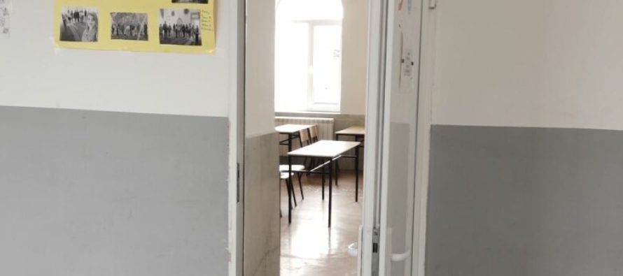 Bojkoti i mësimit në Moranë hynë në javën e tretë, Janevska nuk i jep dritë jeshile mëvetësimit të shkollës