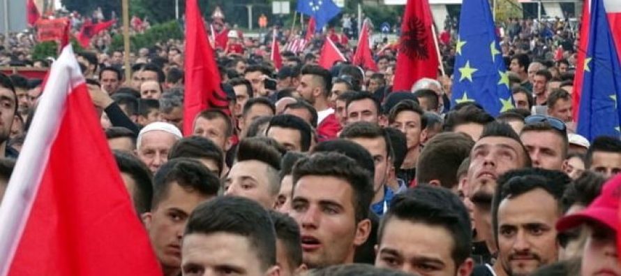 Edhe gjuha mes aktivistëve po ashpërsohet