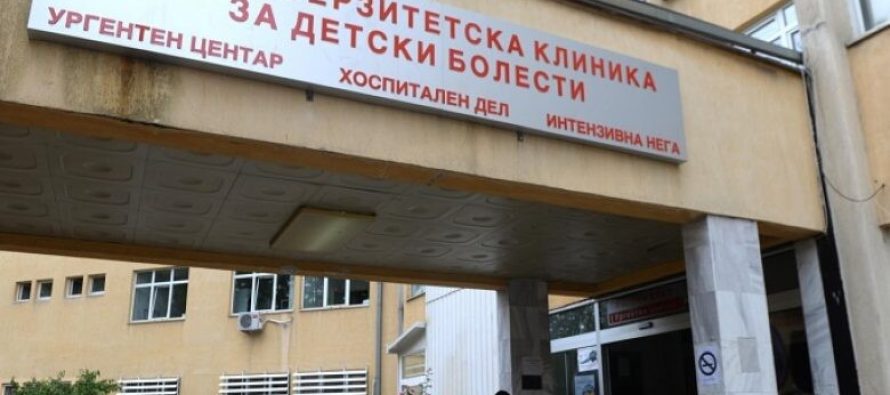 Fëmija 2 vjeç që u lëndua në natën e Vitit të Ri është ende në rrezik për jetë!