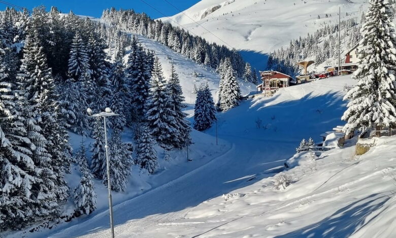 Kodra e Diellit mbulohet nga dëbora