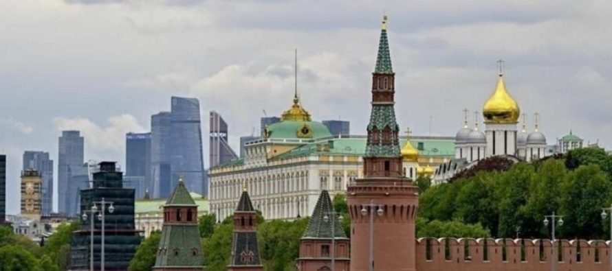 Kremlini: BE të dakordësohet me SHBA për negociatat për Ukrainën