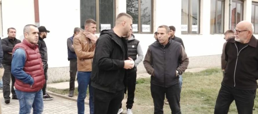 Vazhdon bojkoti i mësimit në Moranë, qindra nxënës janë jashtë bankave shkollore