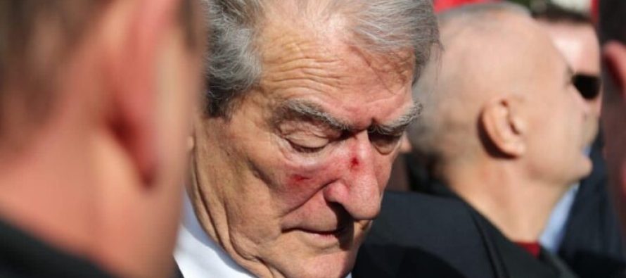 Hall i madh, emri në listë..