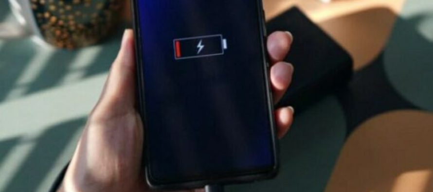 Nëse telefoni juaj po karikohet ngadalë, zgjidheni problemin me këto ‘truke’ të thjeshta