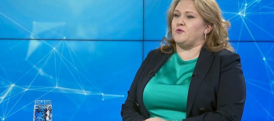 Petrovska shprehet e bindur: Ligji për Branitellat do të miratohet