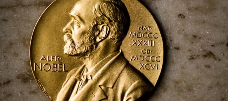 Tre shkencëtarë ndajnë Nobelin në Kimi për studimin e proteinave