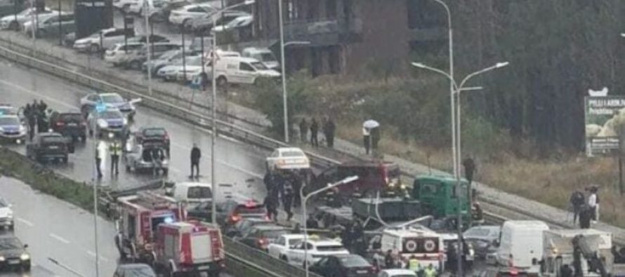 Kosovë/ 11 persona lëndohen në një aksident në Veternik, përfshihen 11 vetura dhe një kamion