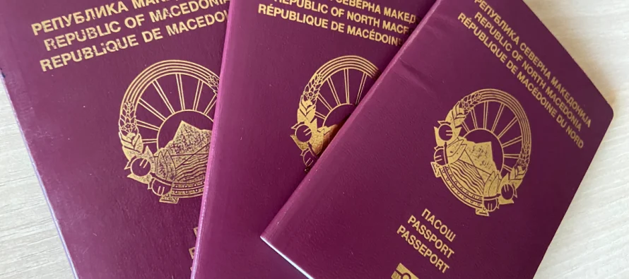 Në MPB u përpoqën ta bindin një turk të marrë pasaportë në gjuhë tjetër nëse dëshiron që ta marrë më shpejtë