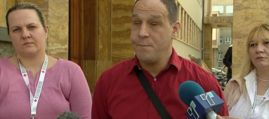Koalicioni “Ndryshojmë”, protesta për mospagesën e asistentëve personal
