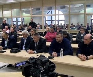 Mbrojtja kërkon që “Organizatorët e 27 Prillit” të amnistohen si deputetët