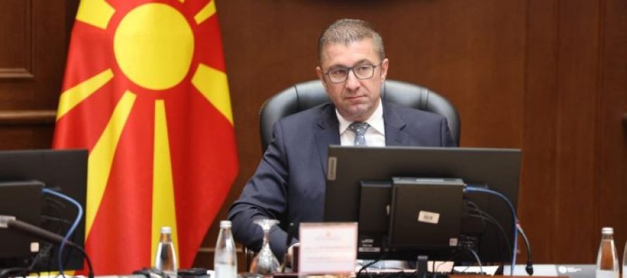 Mickoski: Gati për miratimin e ndryshimeve kushtetuese, por jo vetëm për hapjen e procesit