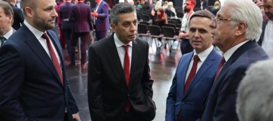 Mexhiti, Kasami, Durmishi bashkë me Vjosa Osmanin e Lazim Destanin në Berlin