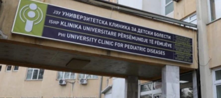 Vdes foshnja tetë ditëshe në Klinikën e Fëmijëve në Shkup