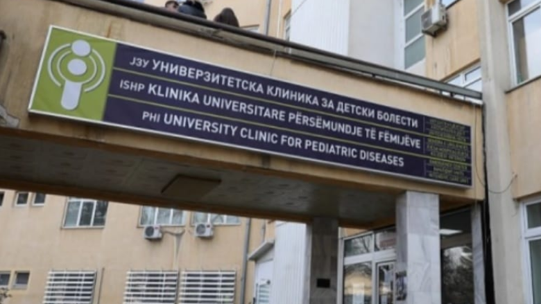 Vdes foshnja tetë ditëshe në Klinikën e Fëmijëve në Shkup