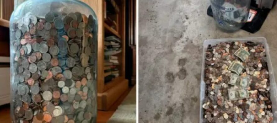 Monedha të mbledhura për 70 vjet: Sa para mendoni se ka në këtë shishe qelqi gjigante?