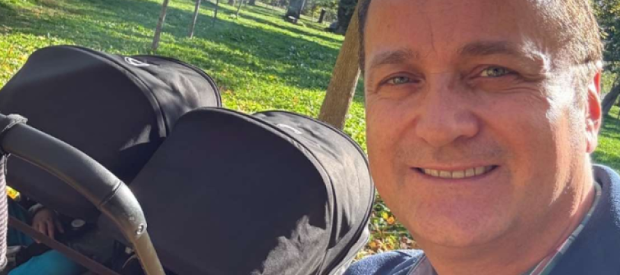 Malsori kështu po e shijon jetën me binjakët e tij