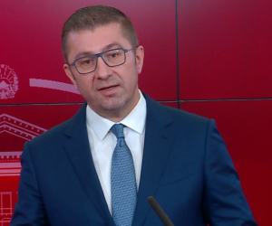 Pse i pengon Mickoskit marshi në mbrojtje të Çlirimtarëve?