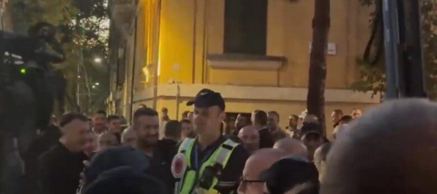 Protesta në Tiranë/ Përplasje me policinë, molotov drejt Kryeministrisë