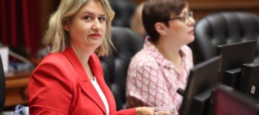 “Bgnes”: E gjithë familja e ministres Sanja Bozhinovska ka pasur nënshtetësi bullgare